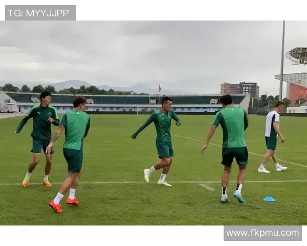 中国男篮迎战波兰队全力以赴争取胜利展现团队精神与拼搏决心